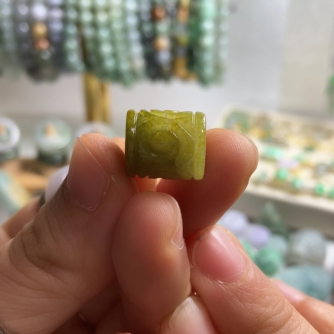 翡翠未镶嵌颈饰07卡12+