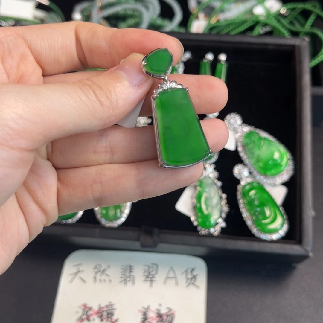 翡翠银S925镶嵌戒指无事牌吊坠
