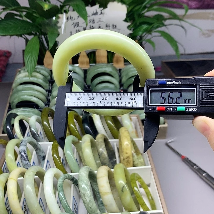 未镶嵌蛇纹石玉手镯67
