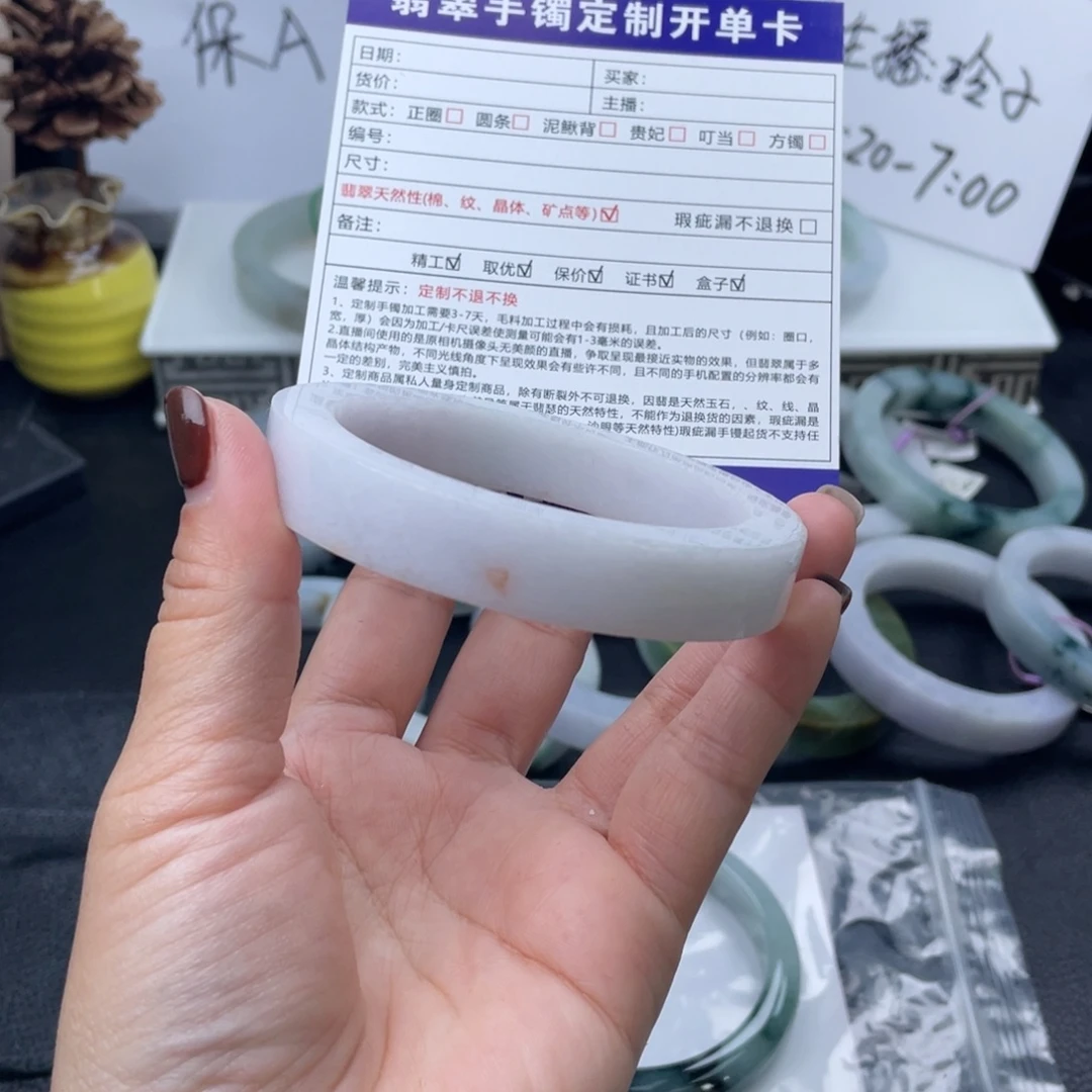定制翡翠未镶嵌正圈手镯