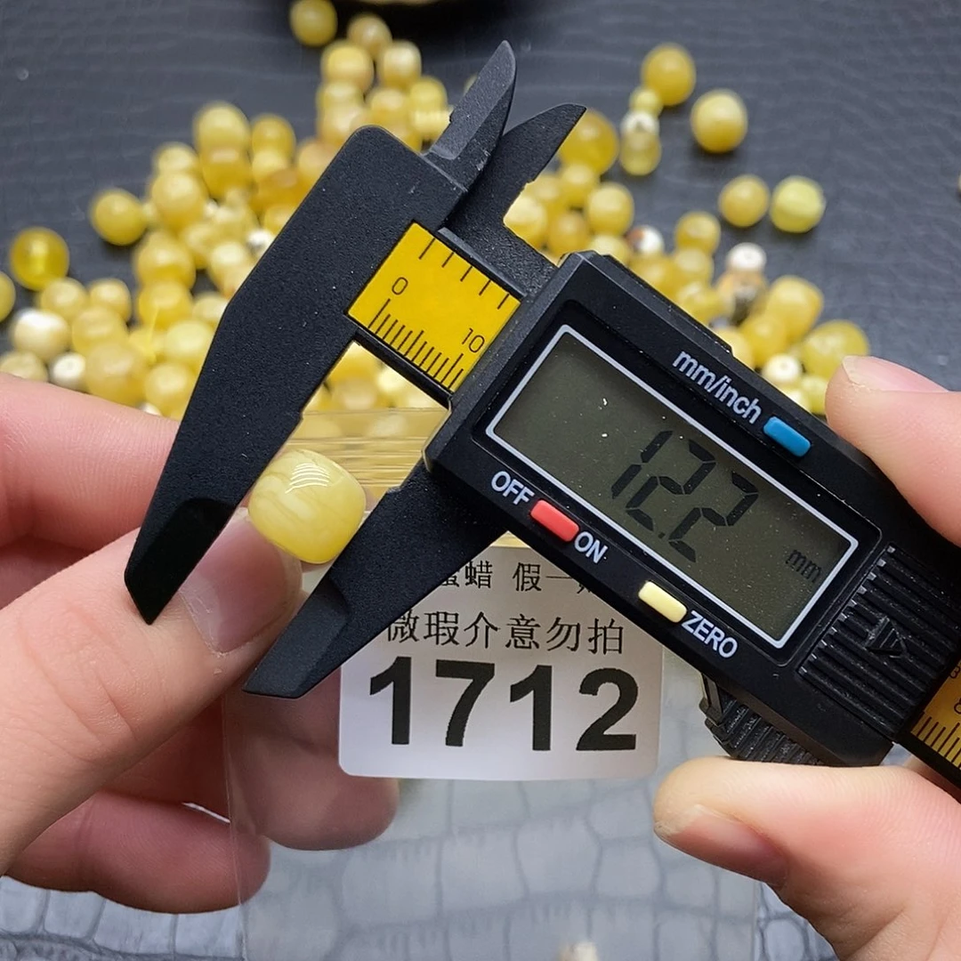 蜜蜡未镶嵌珠宝奇石1712