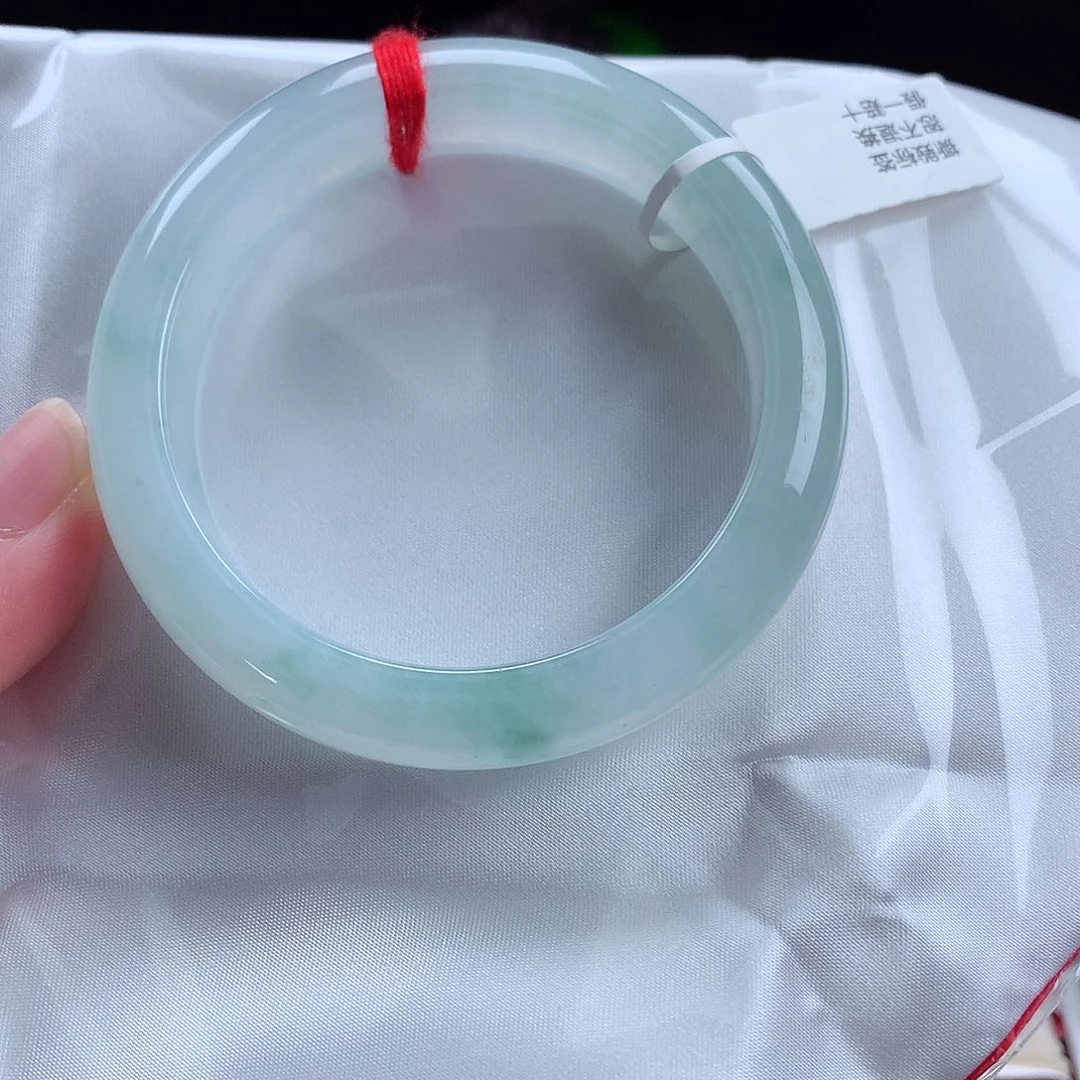 翡翠手镯未镶嵌翡翠