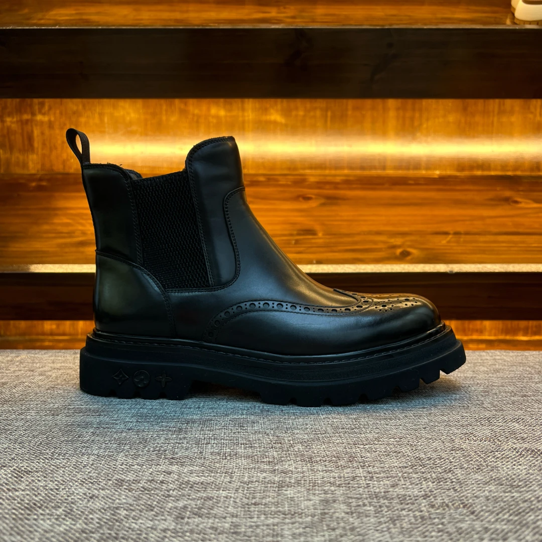 新款秋冬真皮圆头厚底时尚商务休闲加绒英伦风中筒百搭男马丁靴