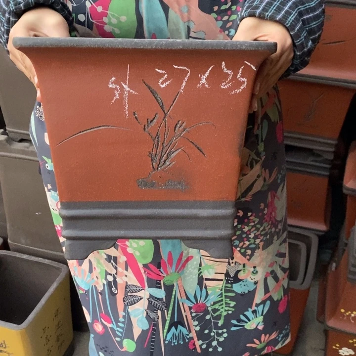 花盆紫砂只顾看手机的