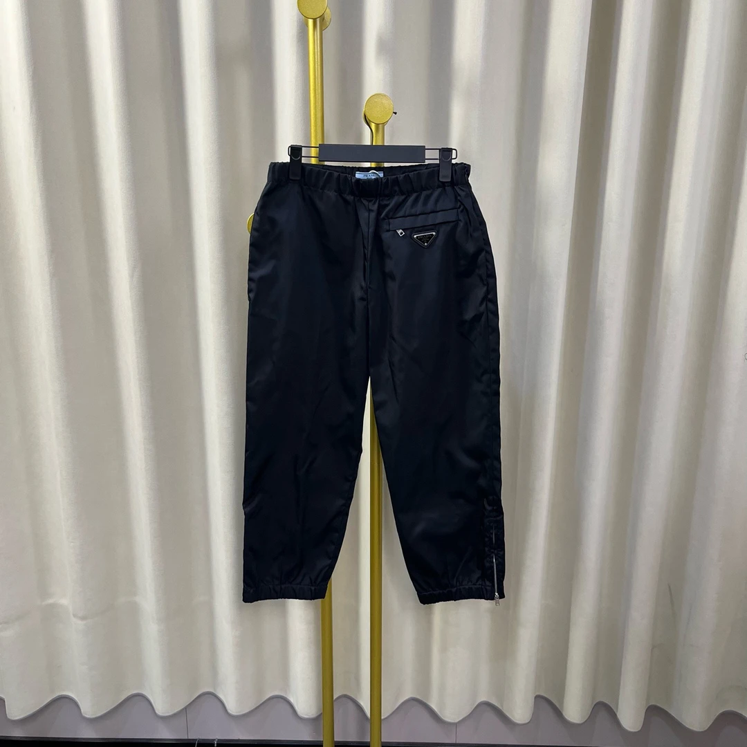 99新 Prada/普拉达 黑色背后三角标休闲裤 40码 99新