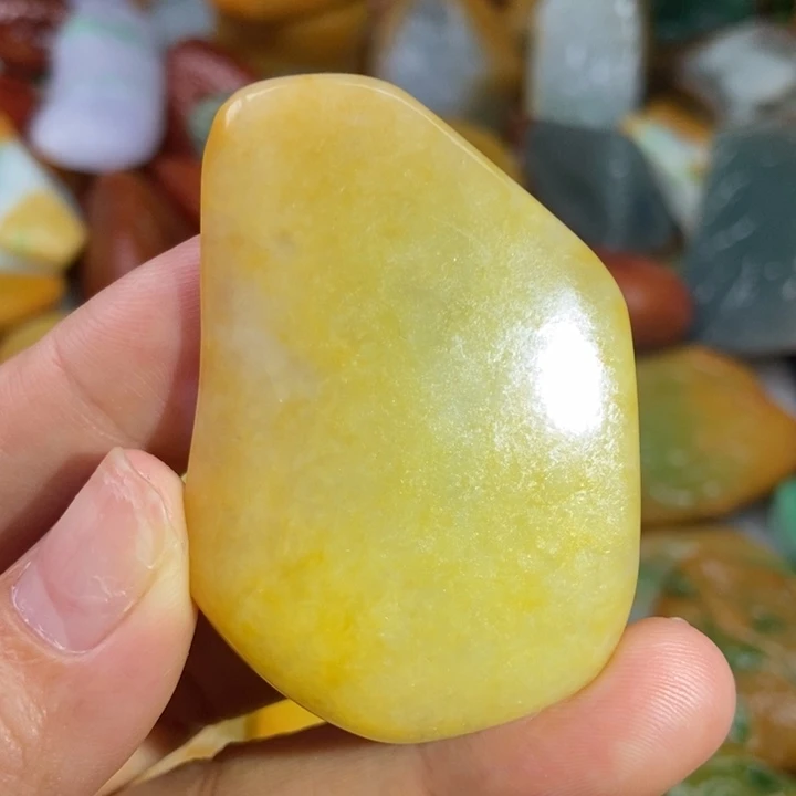 翡翠未镶嵌颈饰缅甸