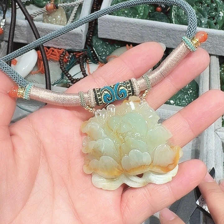 蛇纹石玉合金颈饰