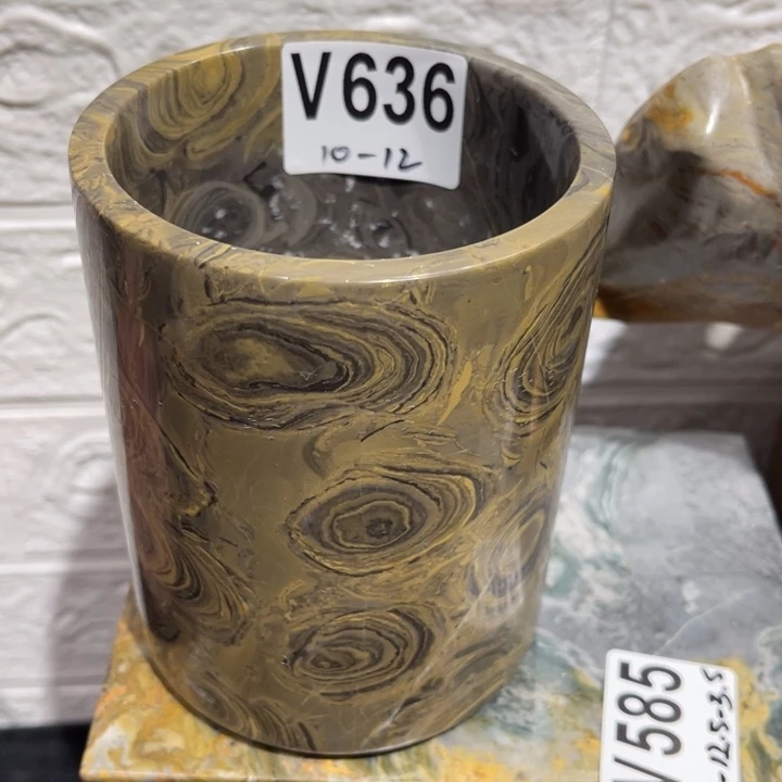 紫砂茶盘左*金钱笔筒