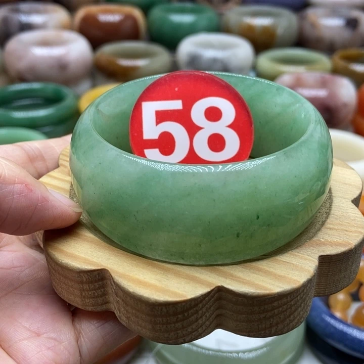 未镶嵌手镯石英质玉