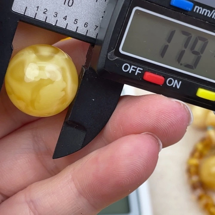 蜜蜡未镶嵌裸石微瑕415