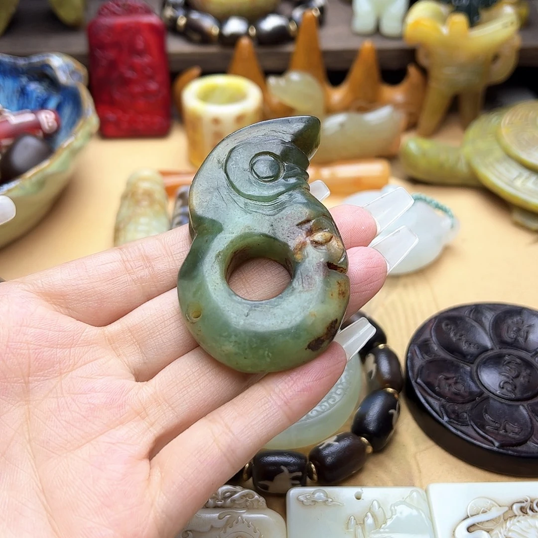 蛇纹石玉未镶嵌颈饰