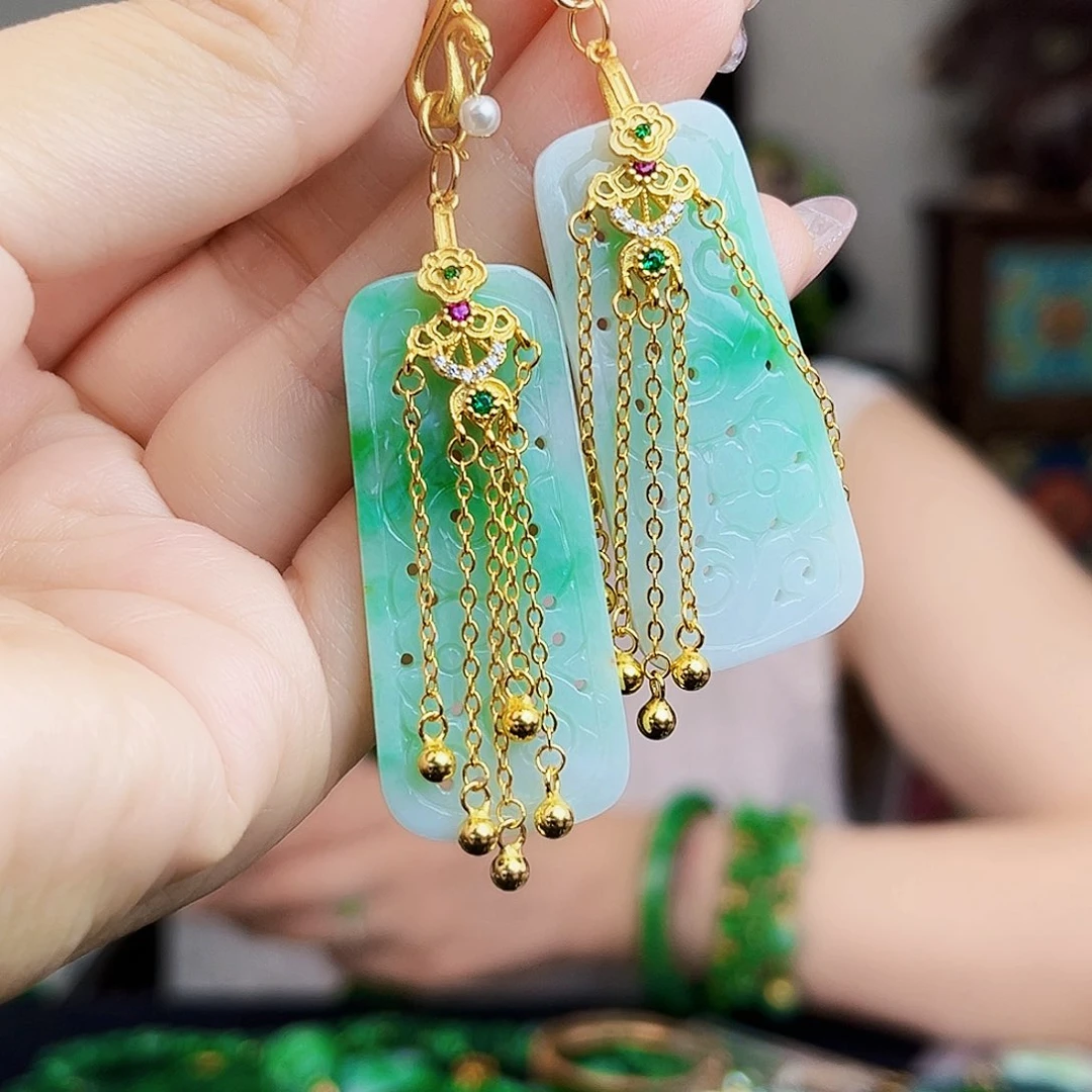 翡翠未镶嵌颈饰多样性