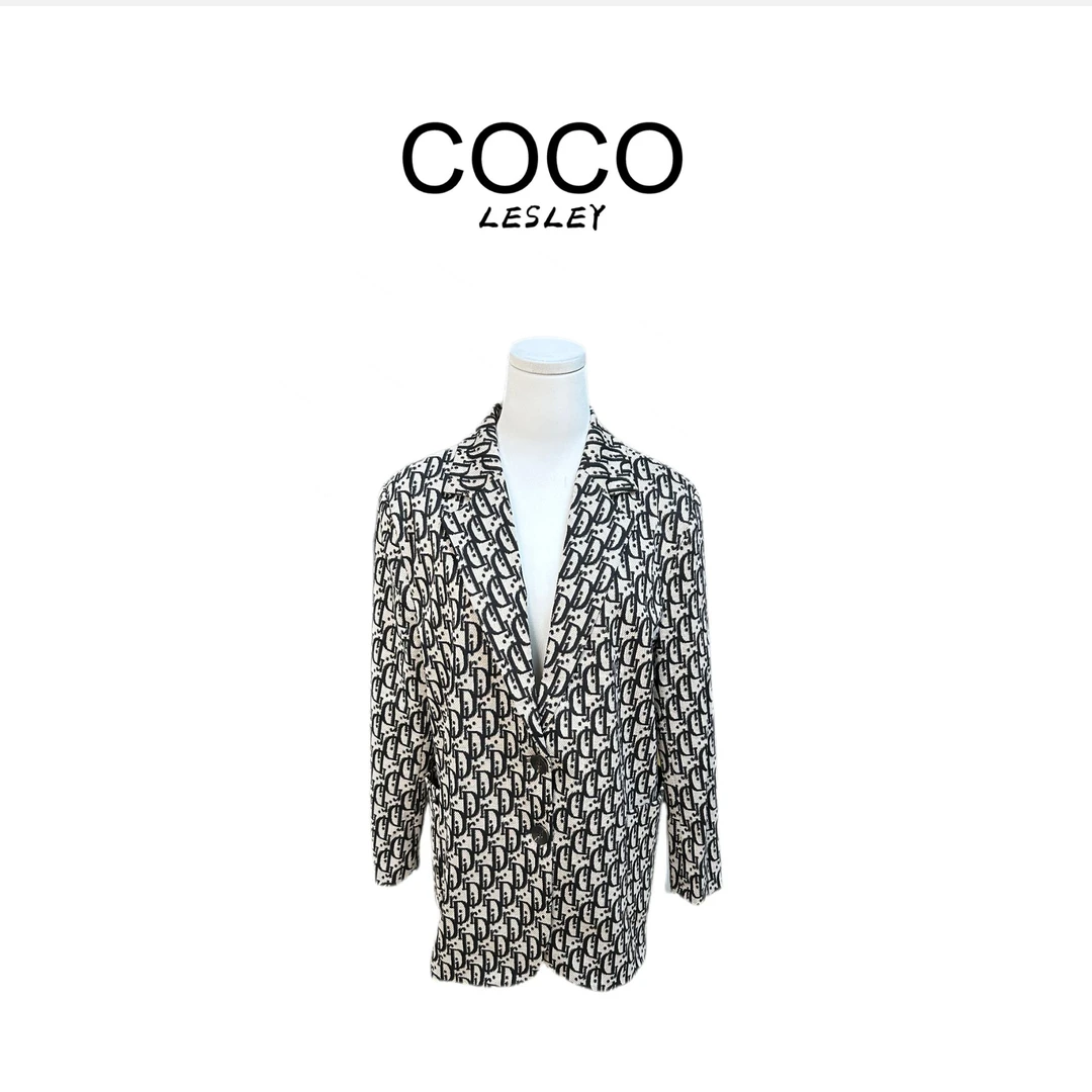 春季轻奢长袖标准西装领字母西服上装休闲上衣女风气质印花