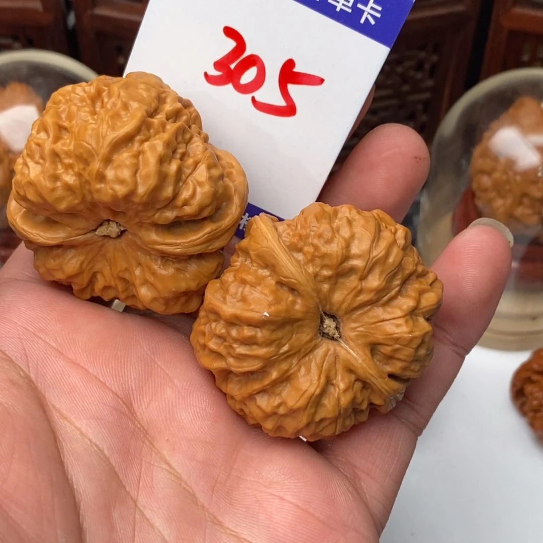 吴***桃核吊坠核桃一对