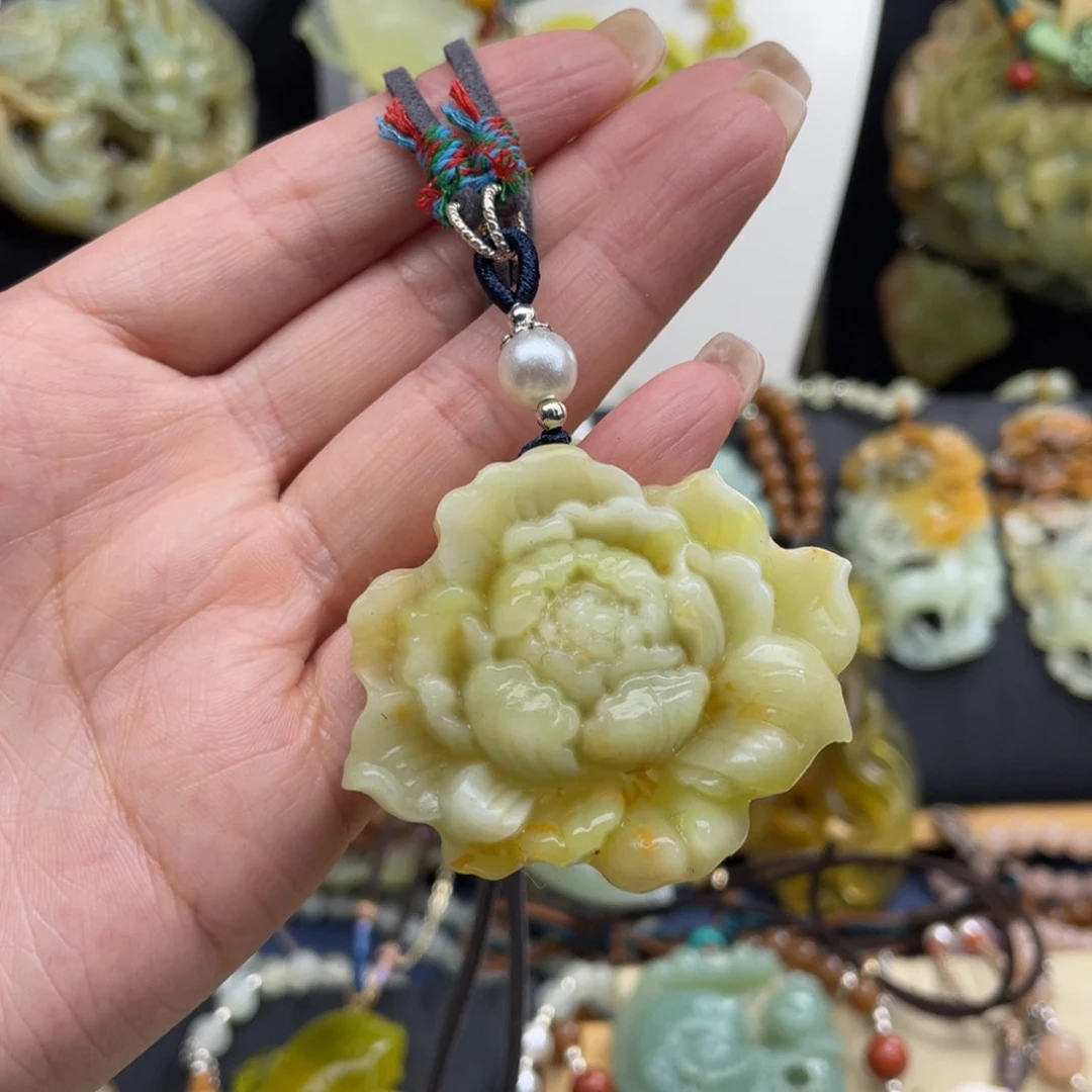 蛇纹石玉未镶嵌颈饰