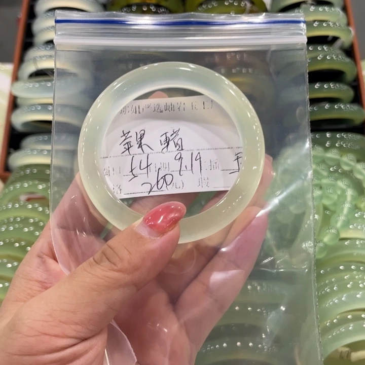 未镶嵌蛇纹石玉手镯?