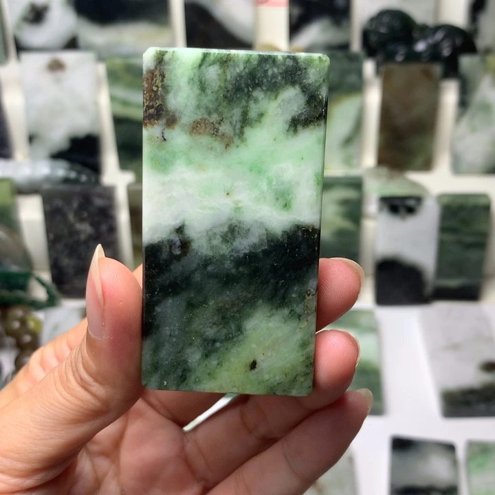 独山玉未镶嵌颈饰