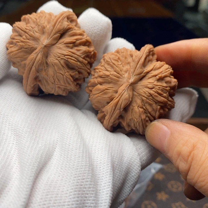 西***洋文玩核桃把件野生血麒麟45尺