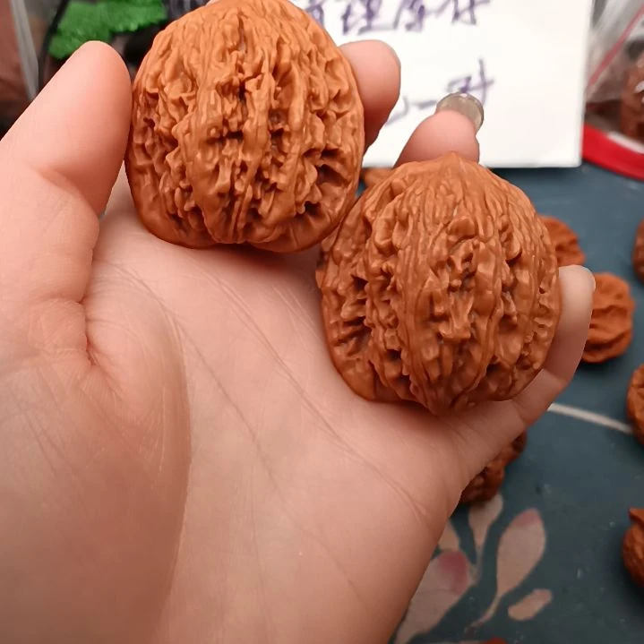 文玩核桃吊坠虎头