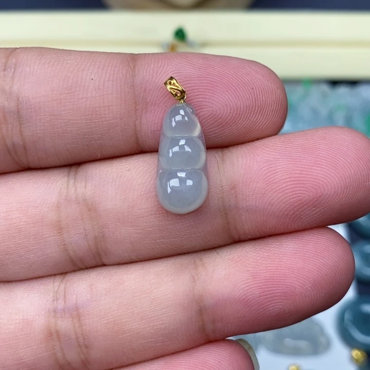 吊坠(赠链)18K金镶嵌翡翠福豆