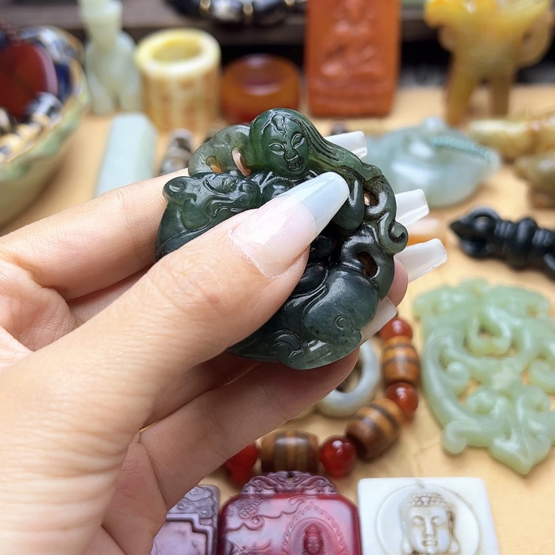 蛇纹石玉未镶嵌颈饰