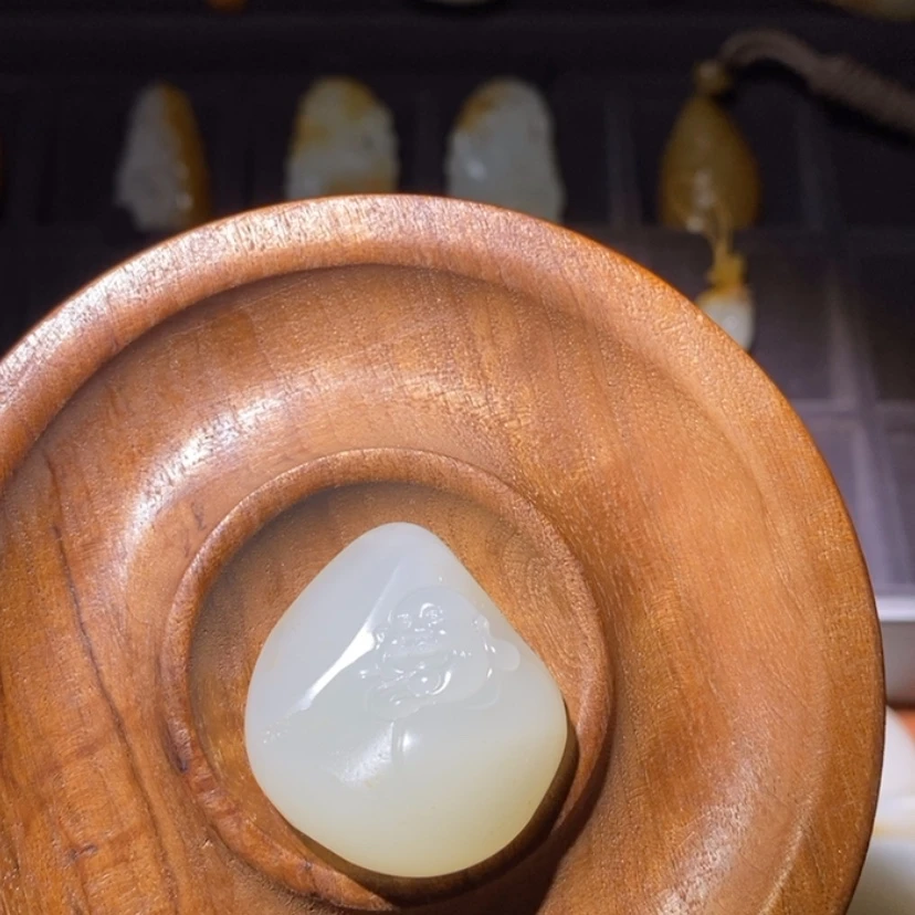 【闪购商品】吊坠(不含链)未镶嵌和田玉