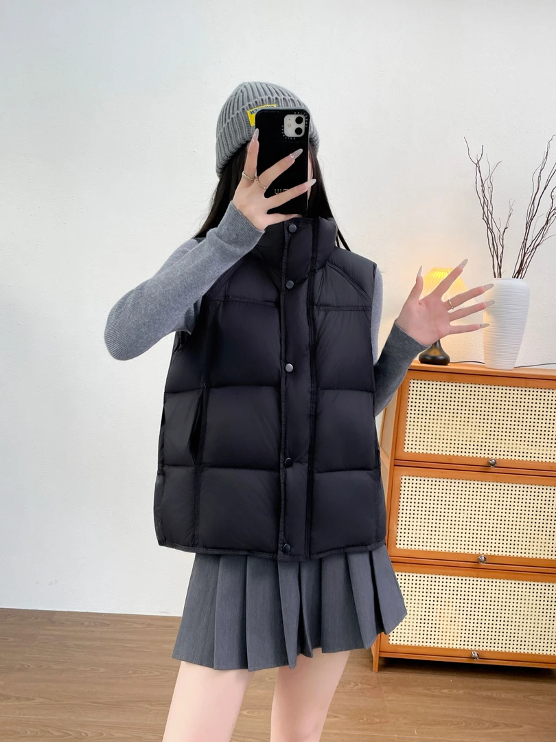 2025新款90白鸭绒泡芙感羽绒保暖时尚高端马甲外套