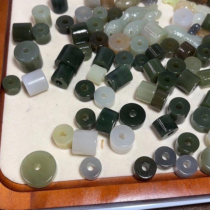 木***土和田玉未镶嵌手链