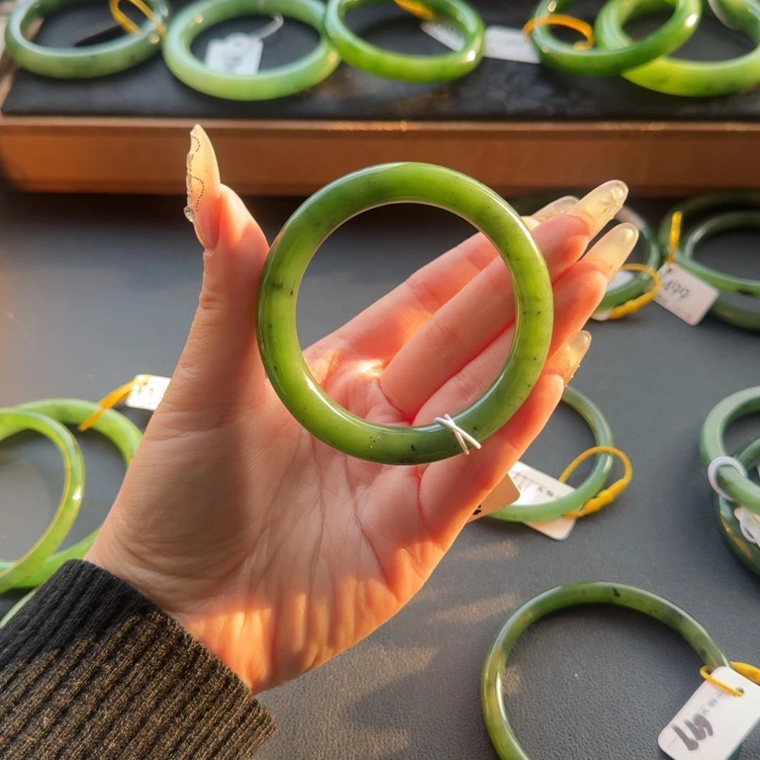 和田玉未镶嵌手镯