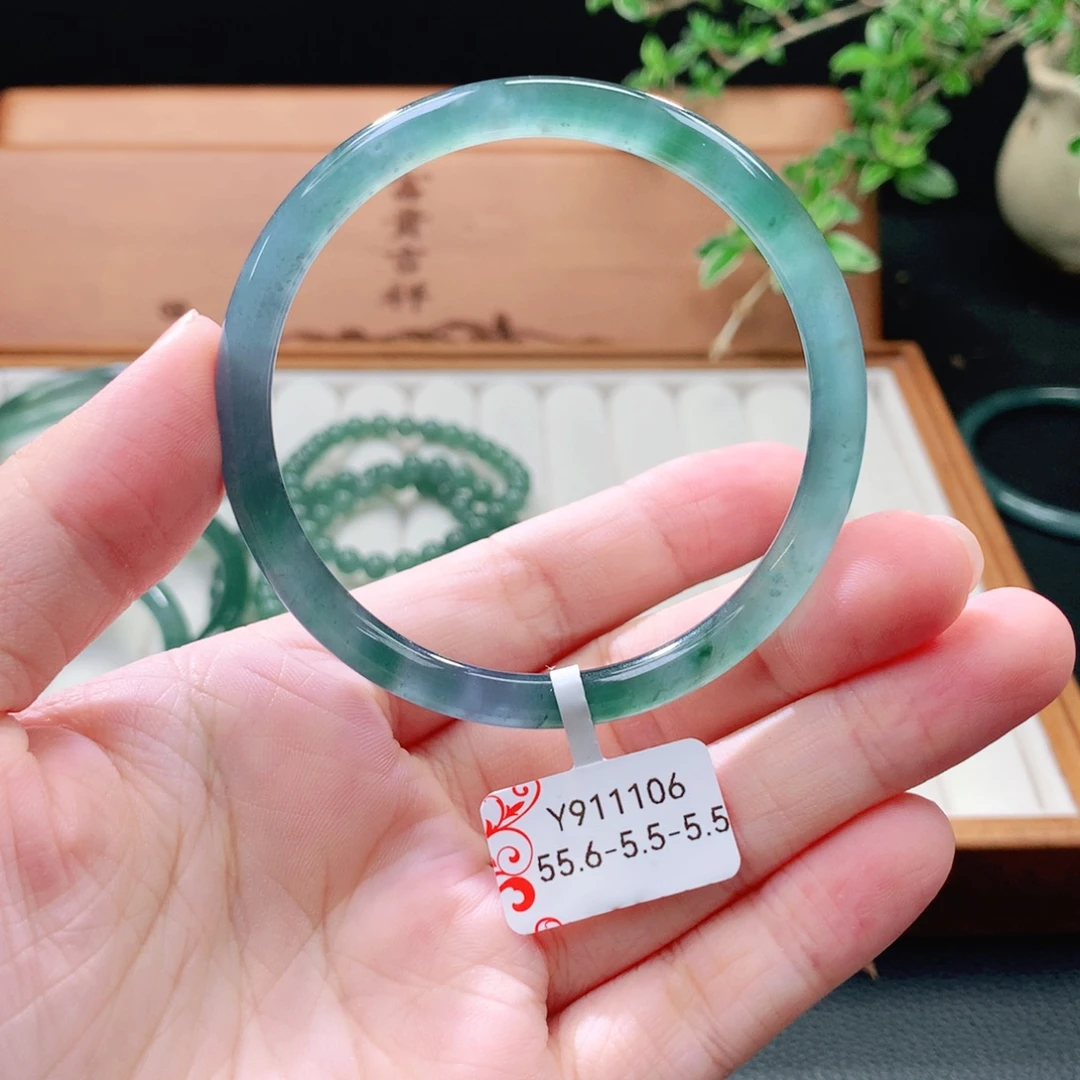 未镶嵌手镯（圆镯）翡翠