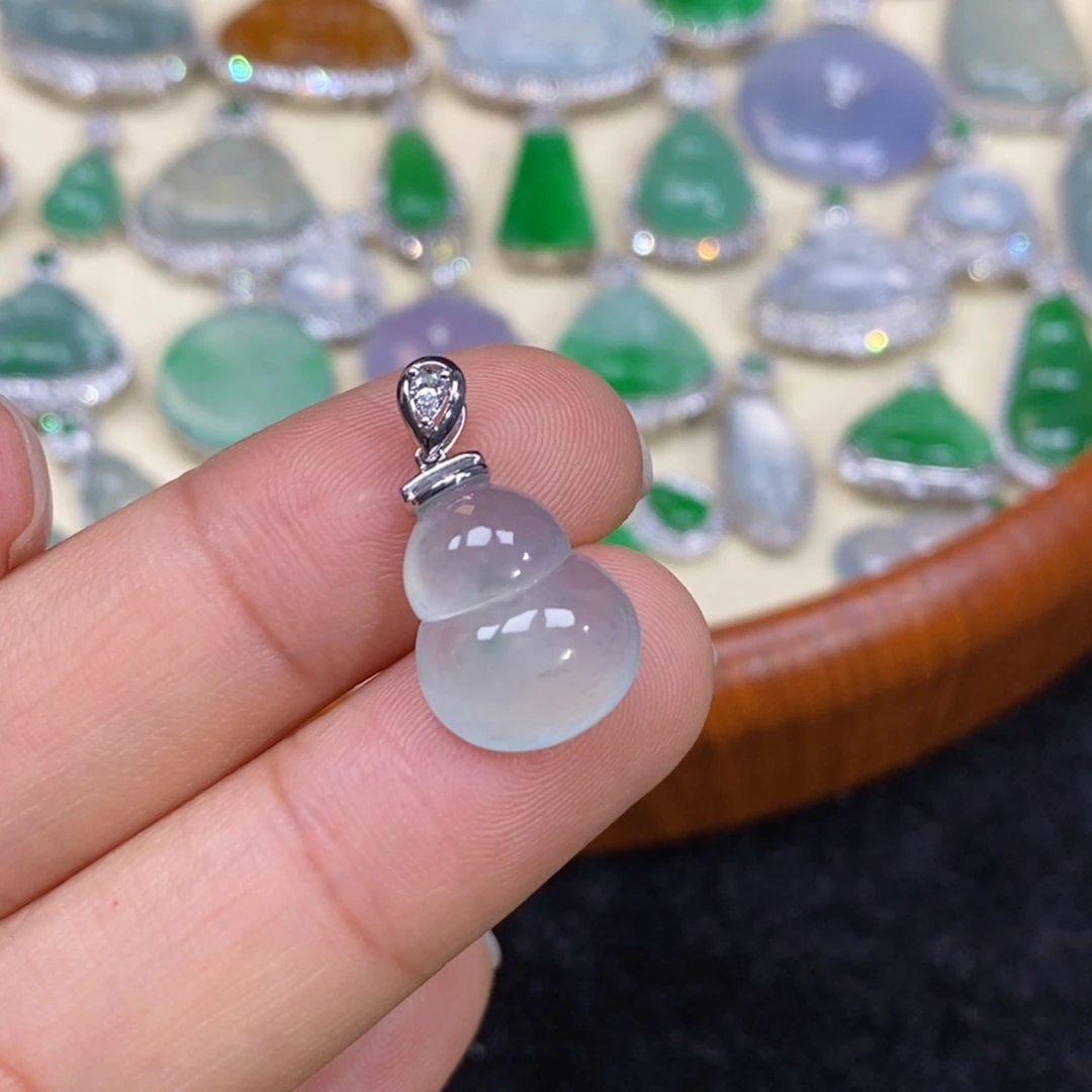 翡翠吊坠(赠链)18K金镶嵌L****u