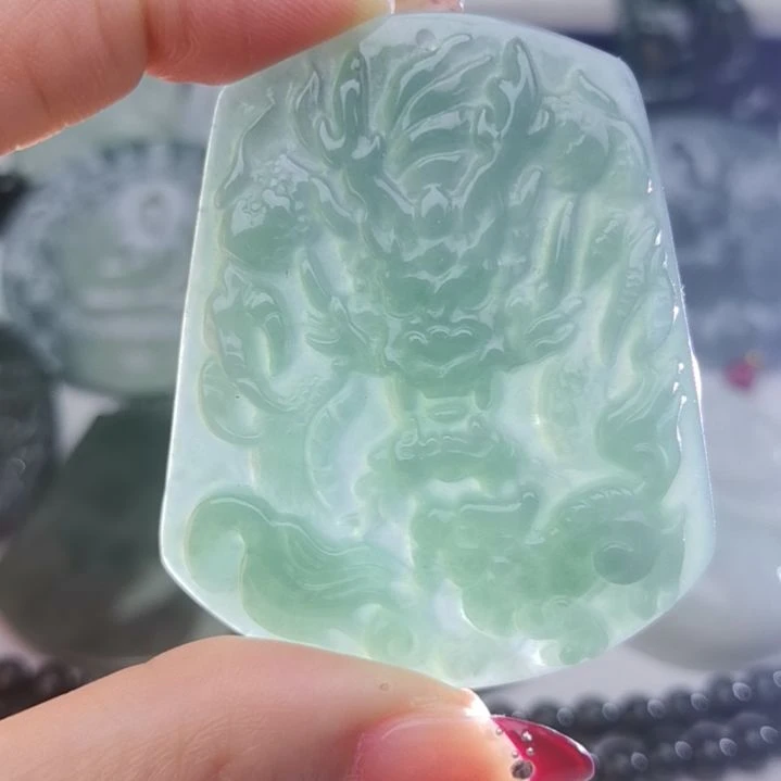 翡翠颈饰未镶嵌天然的A货翡翠多样性发货