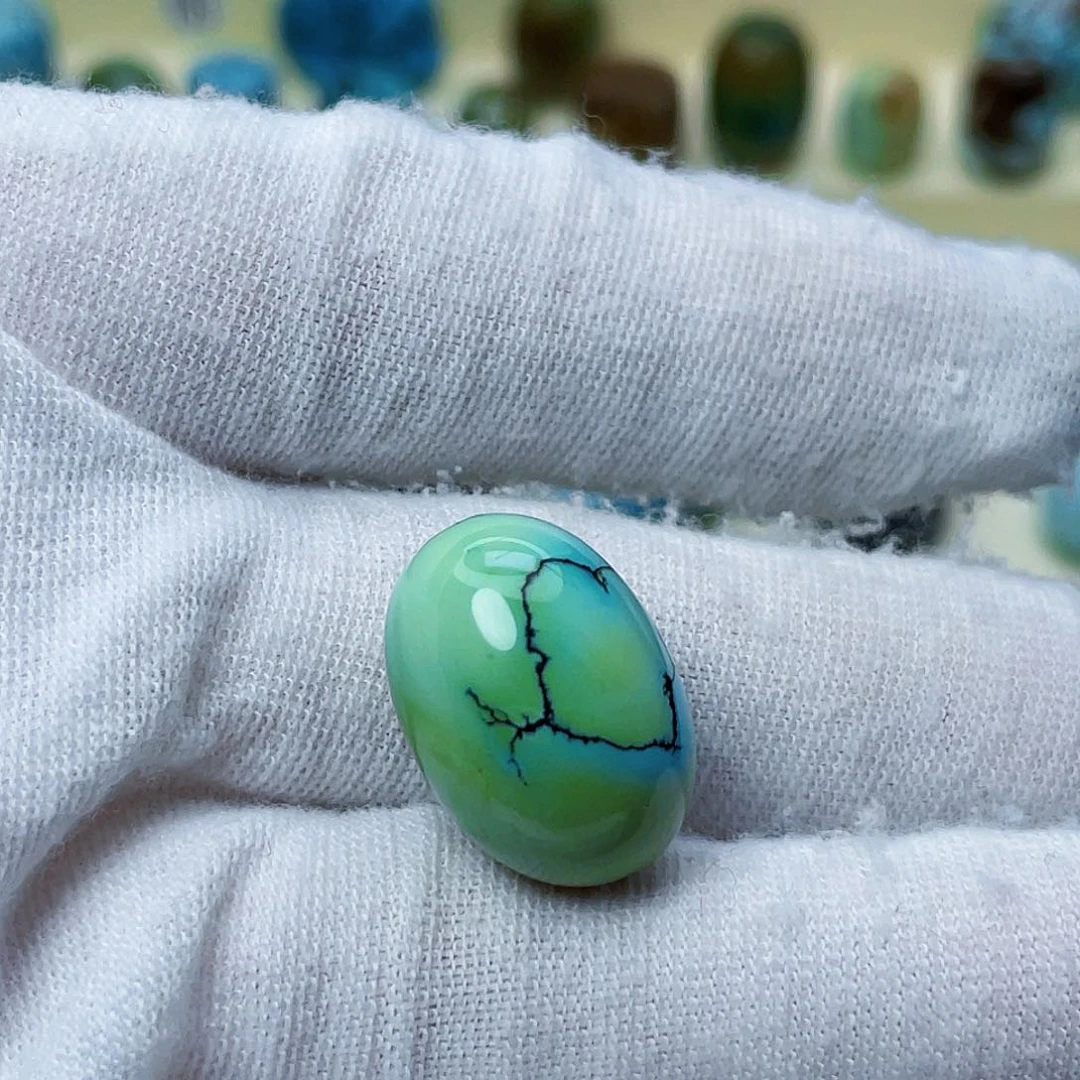 绿松石颈饰未镶嵌戒*