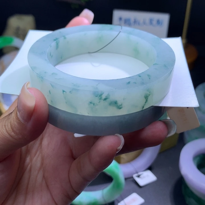 定制翡翠未镶嵌翡翠手镯