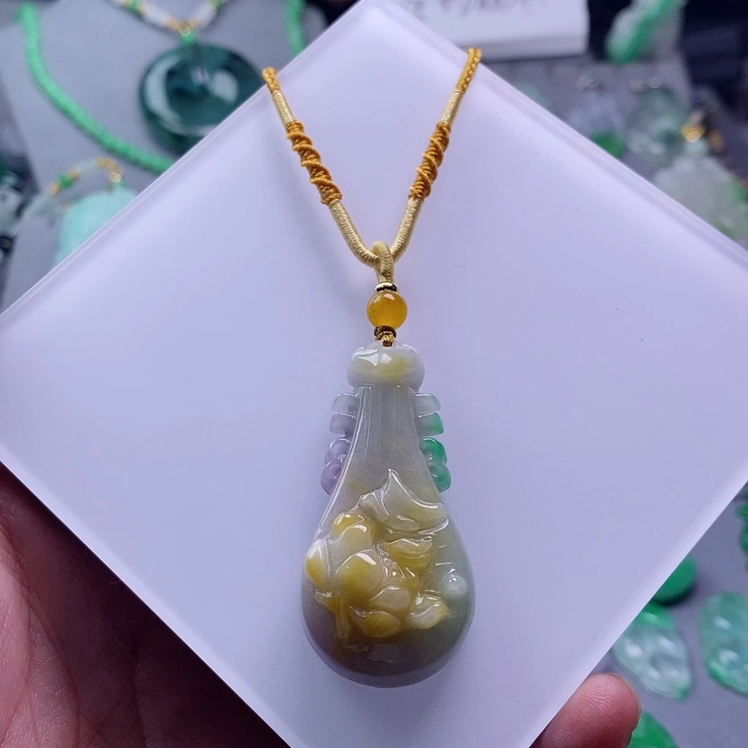 翡翠未镶嵌吊坠(赠链)