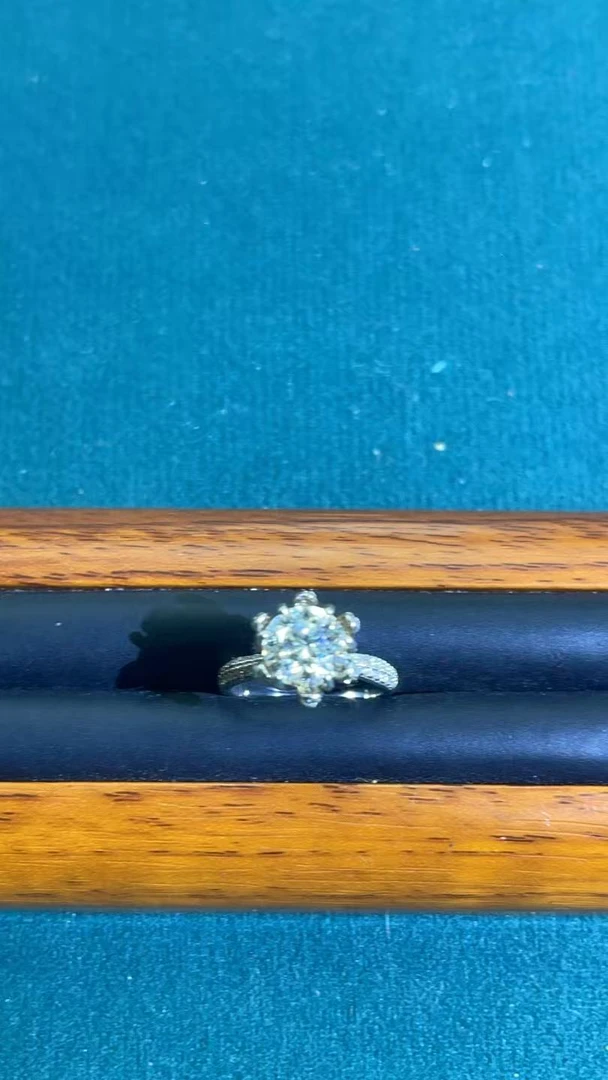 a752白色微镶六爪戒指多样发