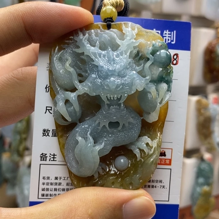 翡翠未镶嵌颈饰乌****?龙牌