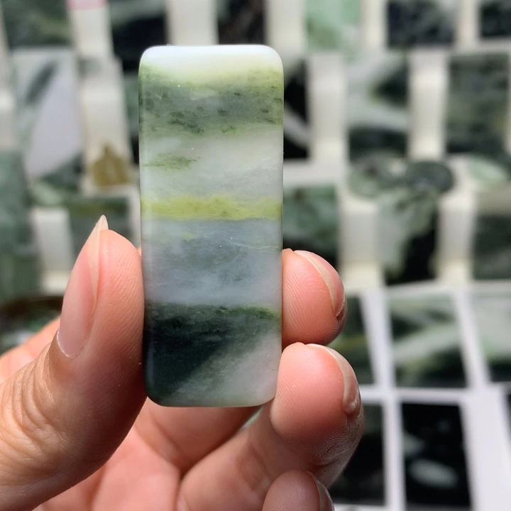 独山玉未镶嵌颈饰古*