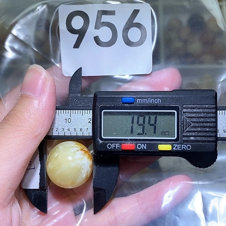 未镶嵌琥珀珠宝奇石