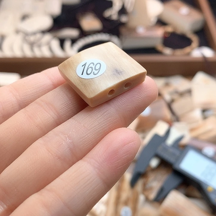 泥塑不打孔联系客服