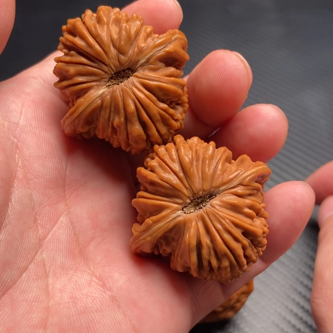 文玩核桃把件哈**`四座楼