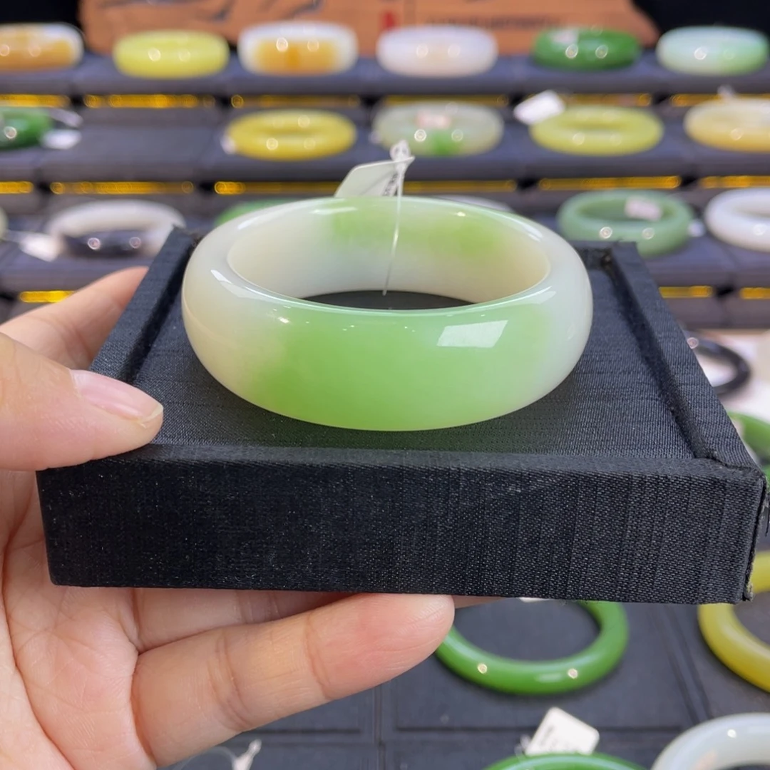 和田玉未镶嵌手镯-强推！白底翠青！宽版