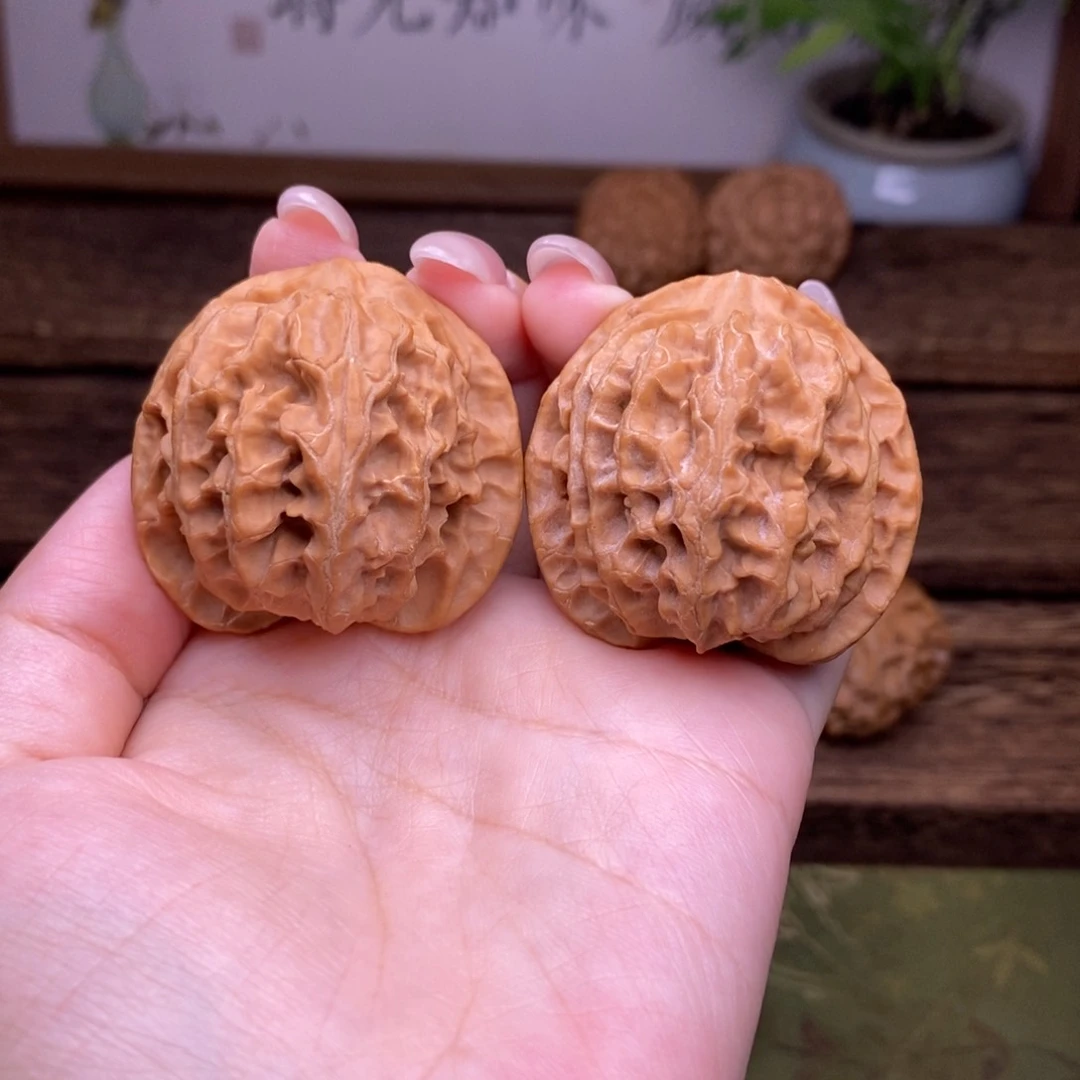 虎***离文玩核桃把件全品41尺原桩苹果园18256