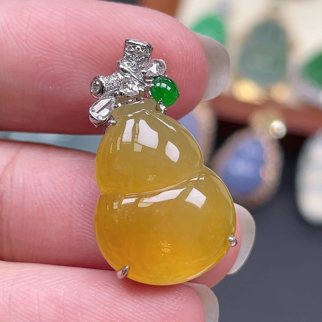 翡翠18K金镶嵌颈饰冰黄翡葫芦