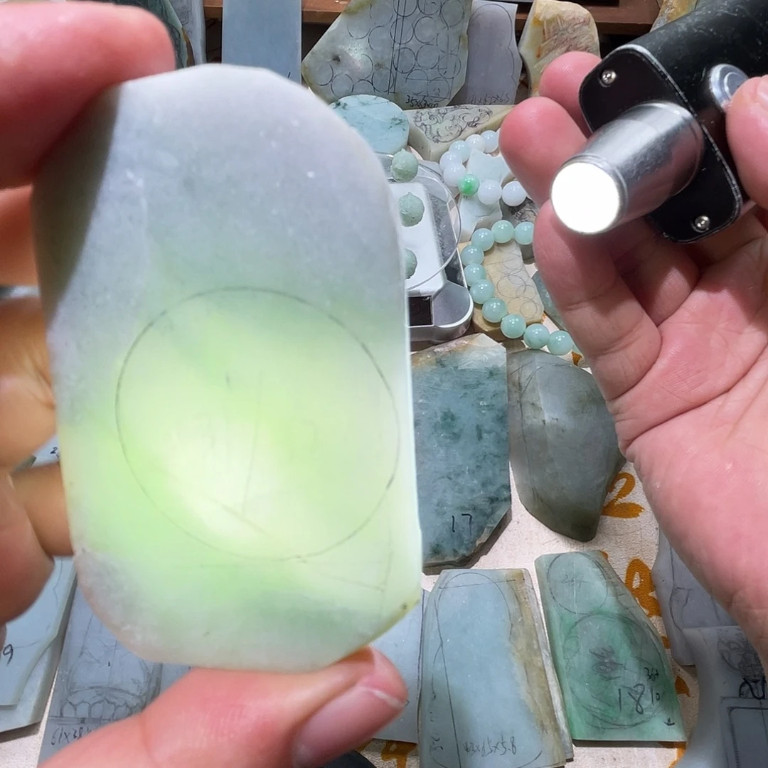 翡翠未镶嵌颈饰天然缅甸A货翡翠毛料