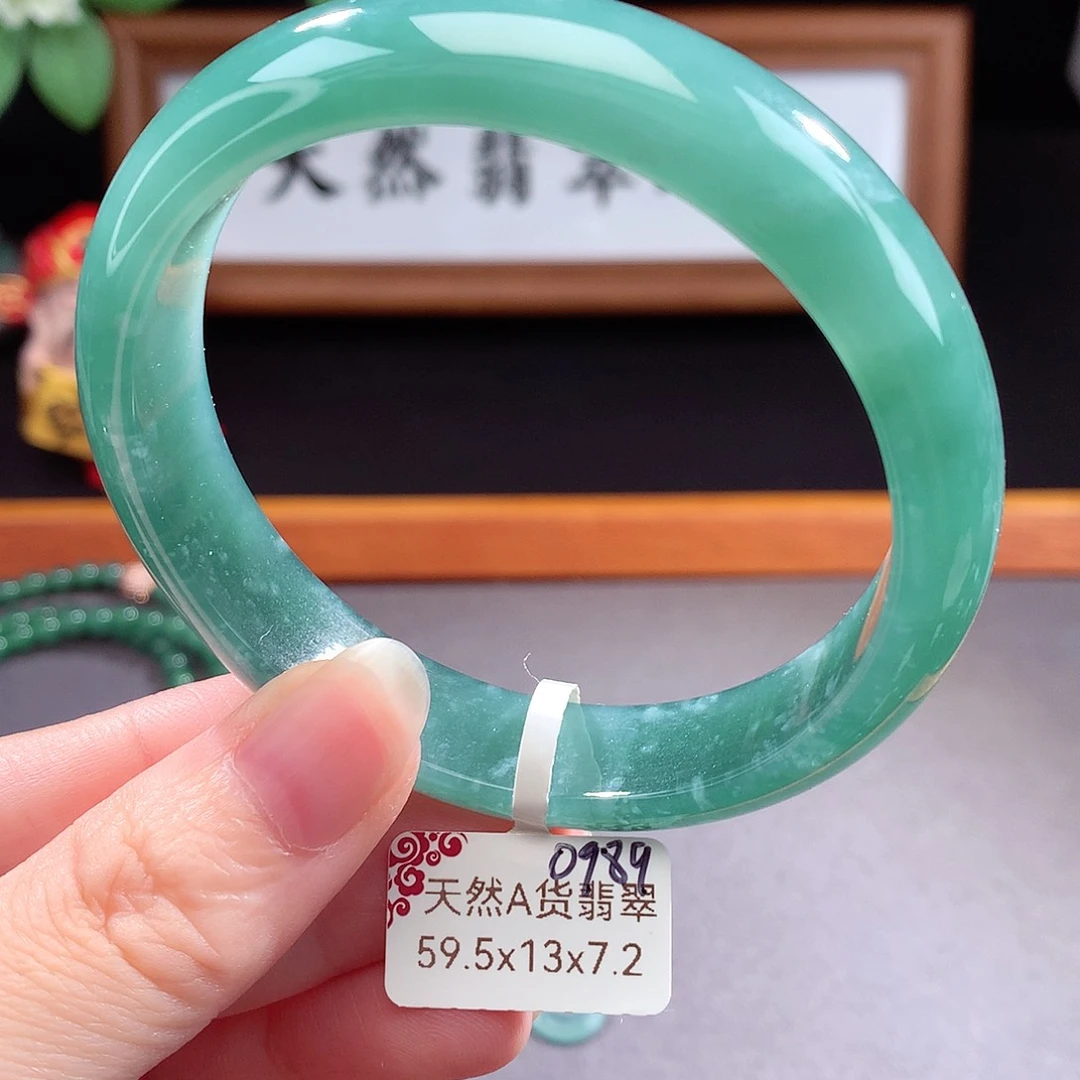 未镶嵌手镯（圆镯）翡翠