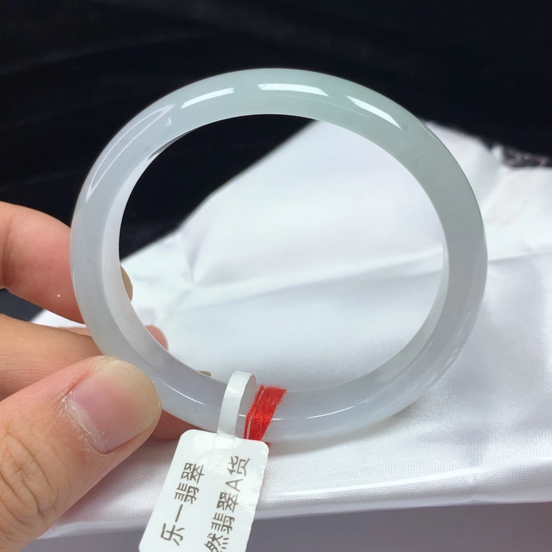 翡翠手镯（贵妃镯）未镶嵌55.2贵妃