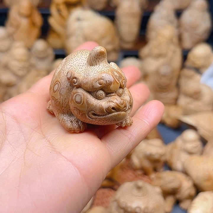 扇子S****安纯手工制作瑞兽