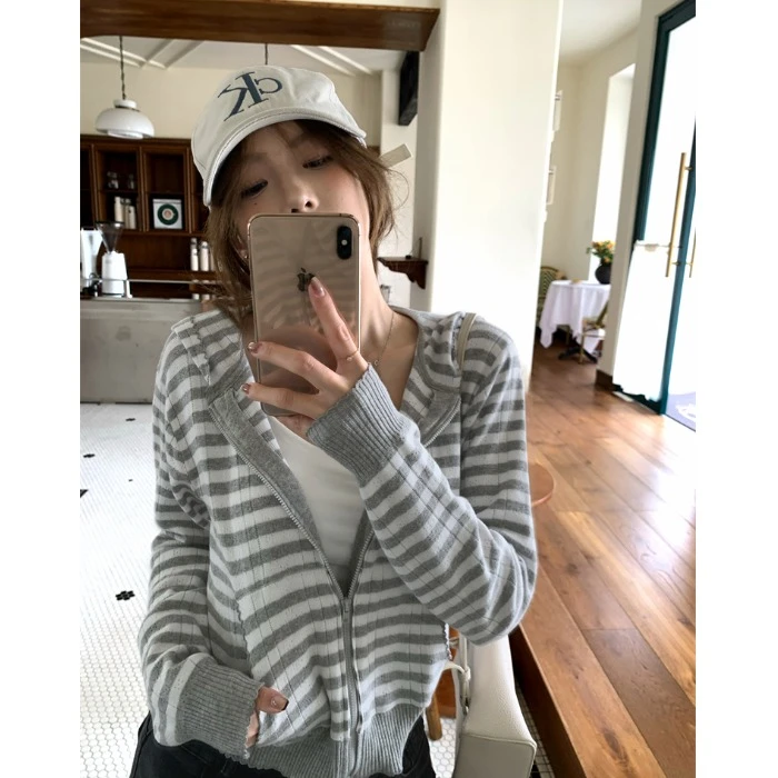 复古撞色条纹连帽长袖针织外套女早秋宽松防晒开衫慵懒风拉链上衣