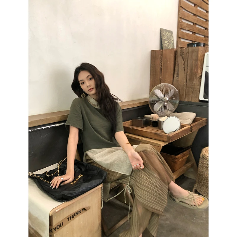 任小艺 4/11新品 手工定位褶条纹肌理面料拼接下摆开叉微喇裤女